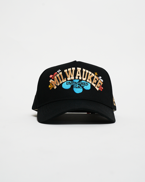 Milwaukee/Mono, a black snapback